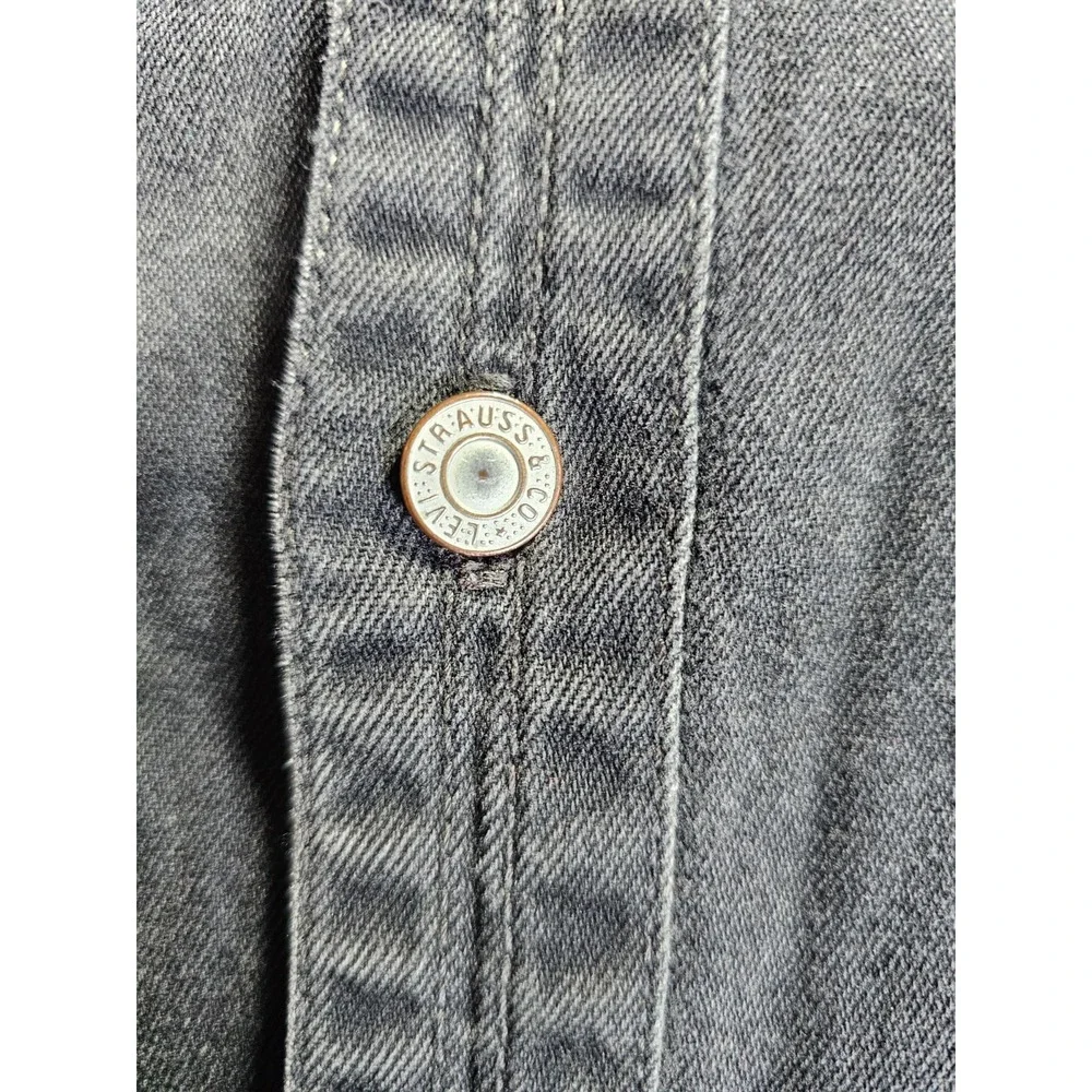 Levis Red Tab Denim Shirt Men XL Gray Cotton Shirttail Hem Medium Wash Button Up